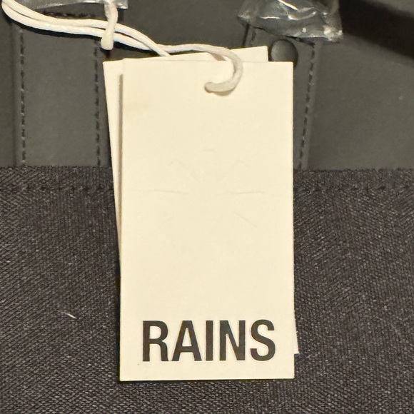 RAINS Backpack Reflective | 70 Black Reflective One Size 19" x 11.75" × 4.5" - Picture 7 of 7